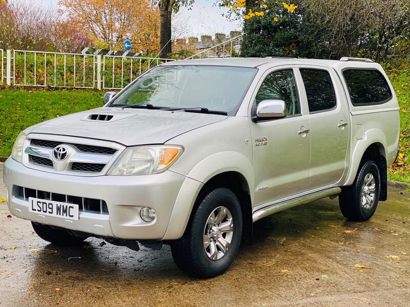 TOYOTA HILUX