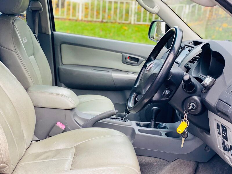 TOYOTA HILUX