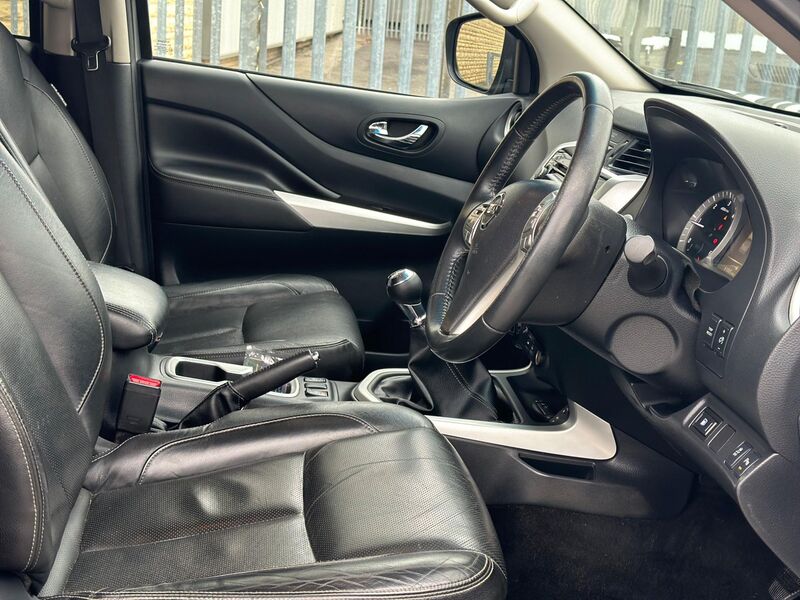 NISSAN NAVARA