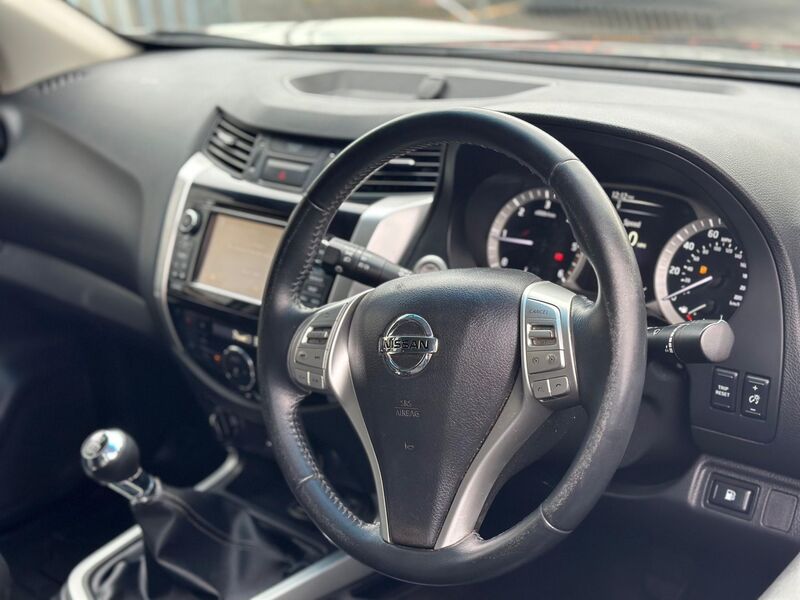 NISSAN NAVARA