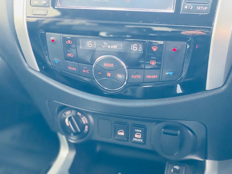 NISSAN NAVARA
