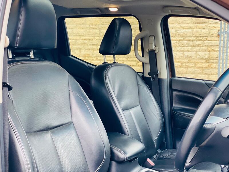 NISSAN NAVARA