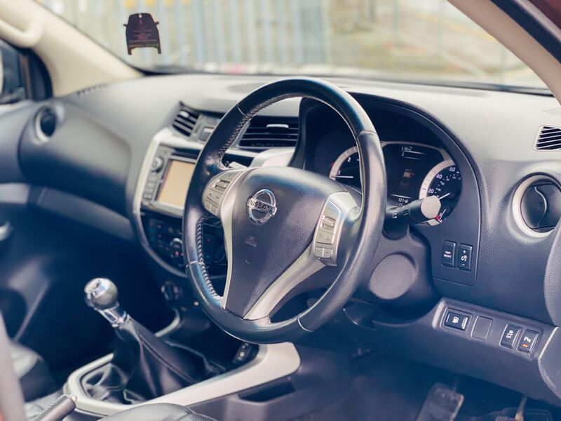 NISSAN NAVARA