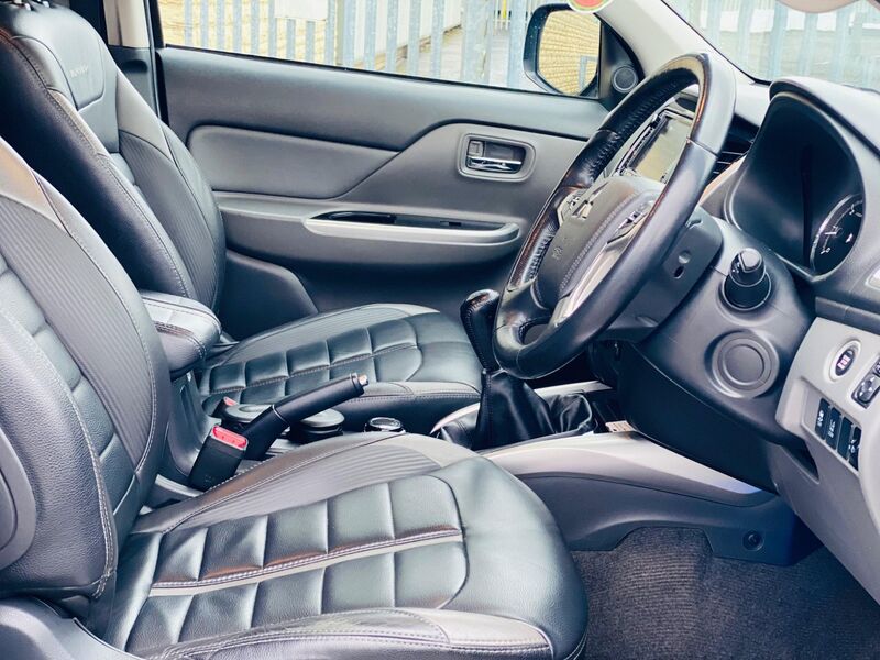 MITSUBISHI L200
