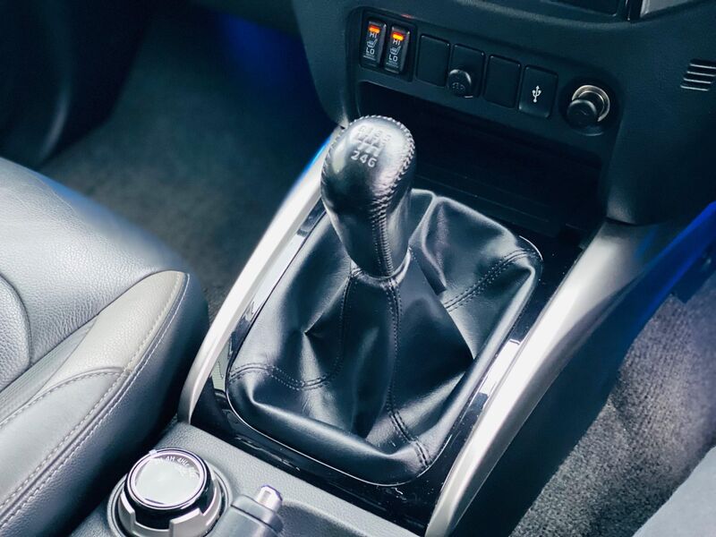 MITSUBISHI L200