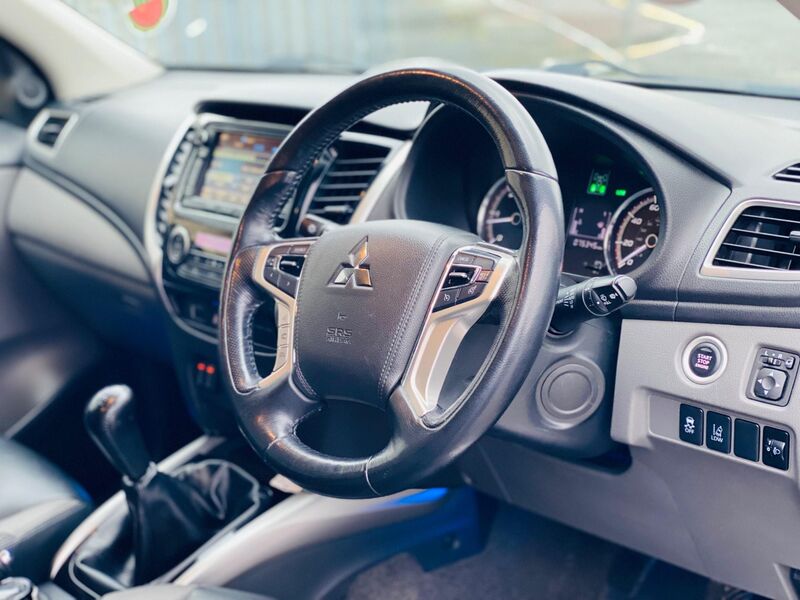 MITSUBISHI L200
