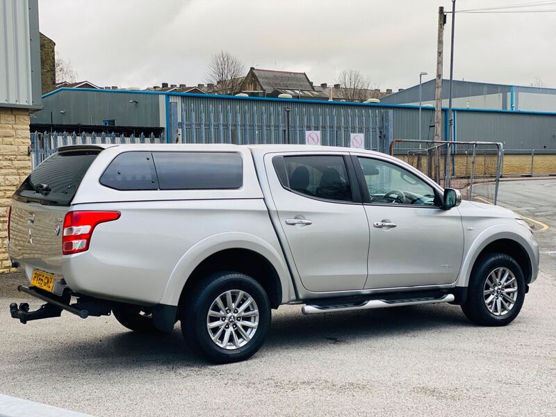 MITSUBISHI L200