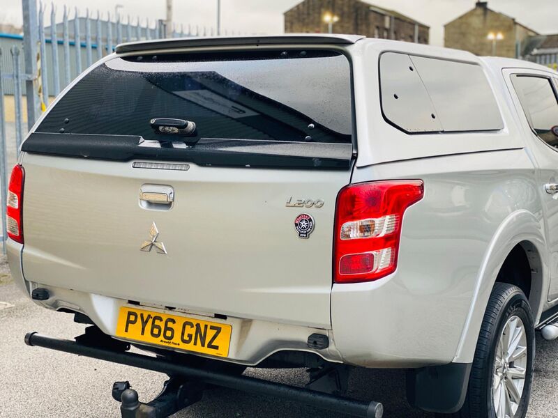MITSUBISHI L200
