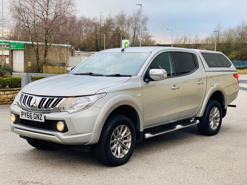 MITSUBISHI L200