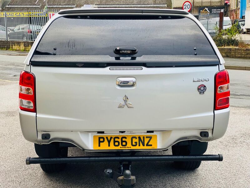 MITSUBISHI L200