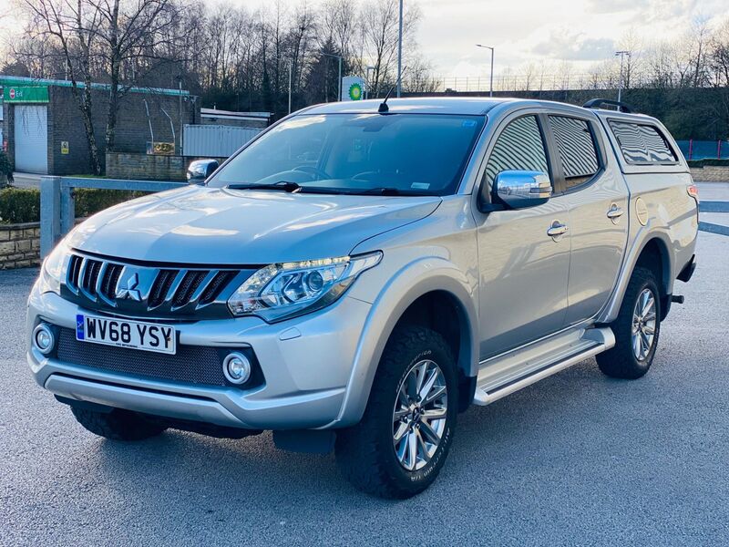 MITSUBISHI L200