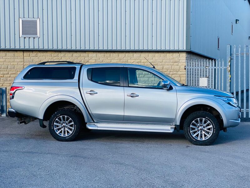 MITSUBISHI L200