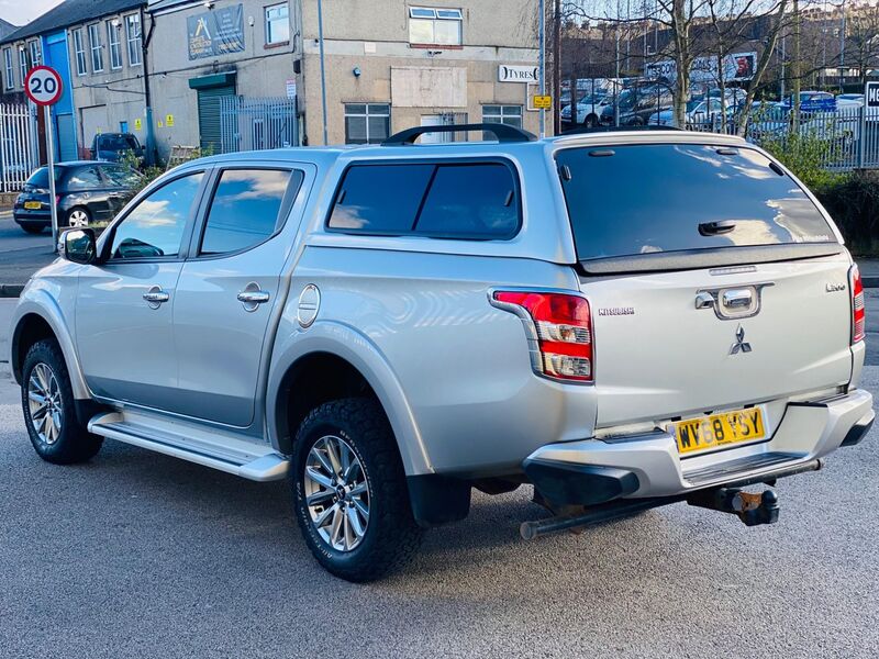 MITSUBISHI L200