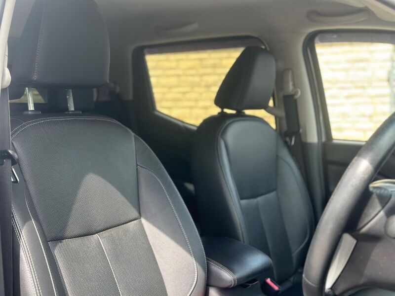 NISSAN NAVARA