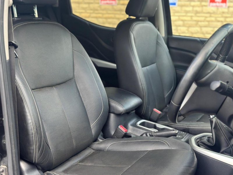 NISSAN NAVARA