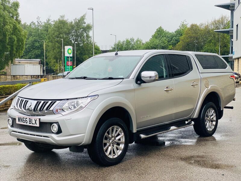 MITSUBISHI L200