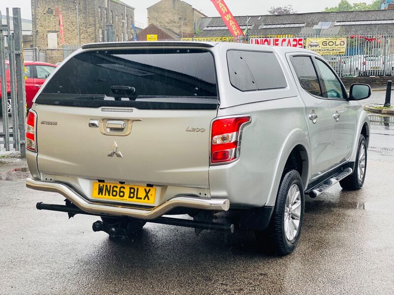 MITSUBISHI L200