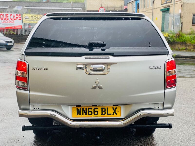 MITSUBISHI L200