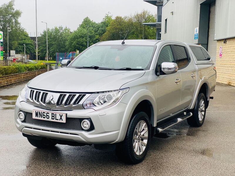 MITSUBISHI L200