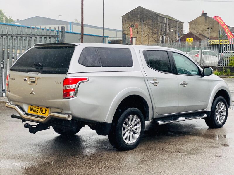 MITSUBISHI L200