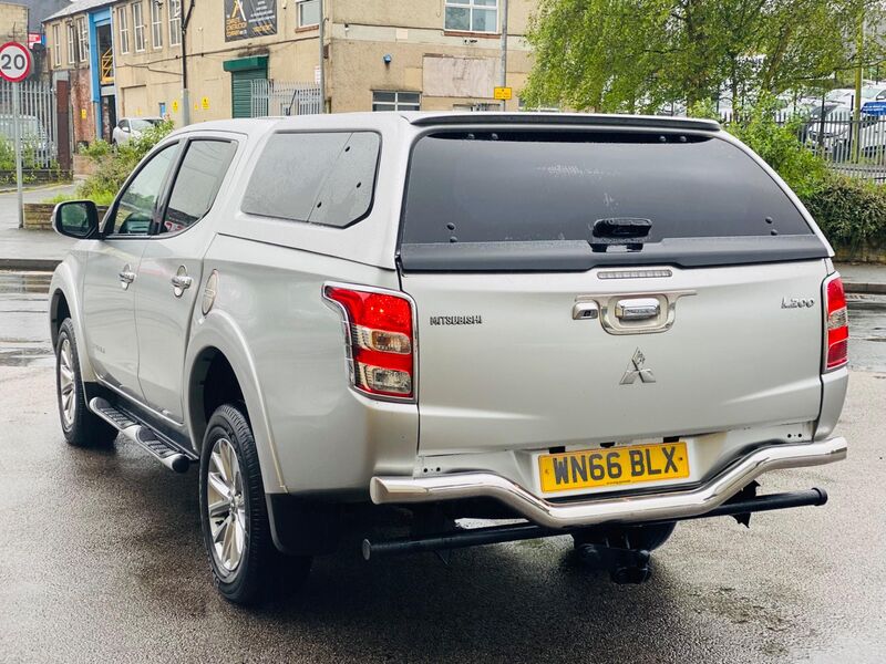 MITSUBISHI L200