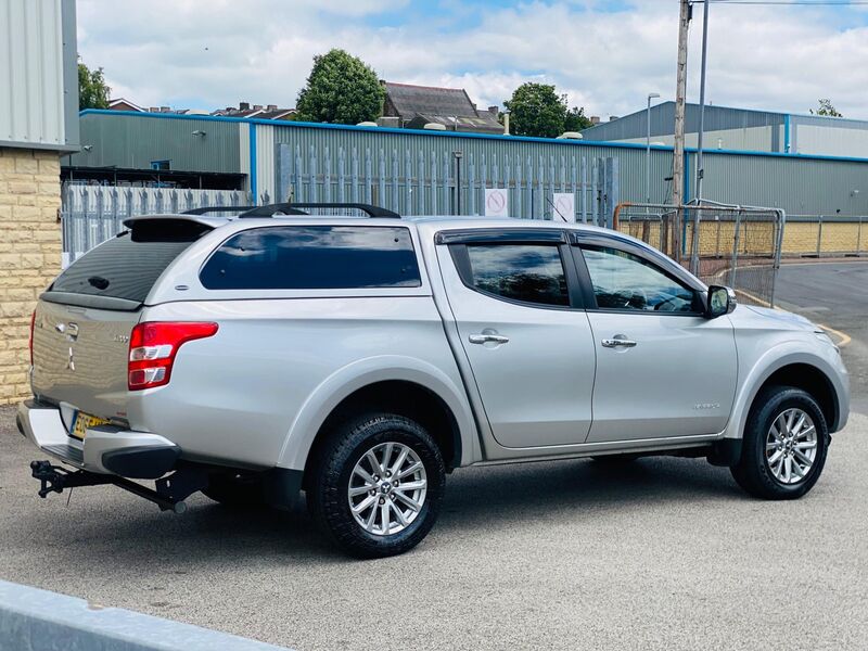 MITSUBISHI L200