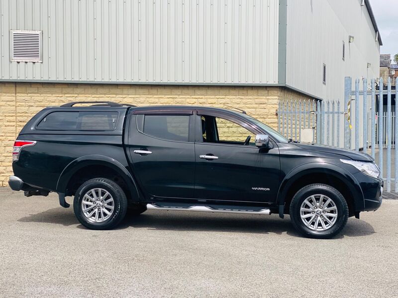 MITSUBISHI L200