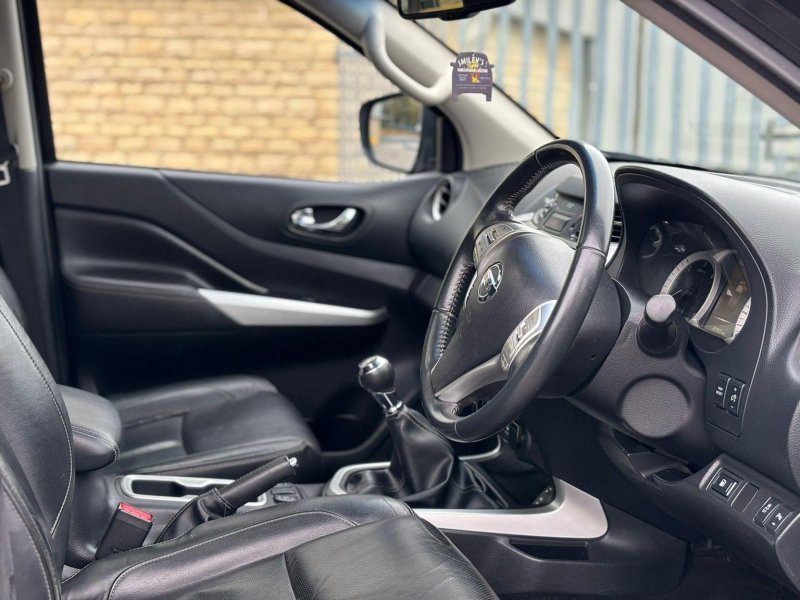 NISSAN NAVARA