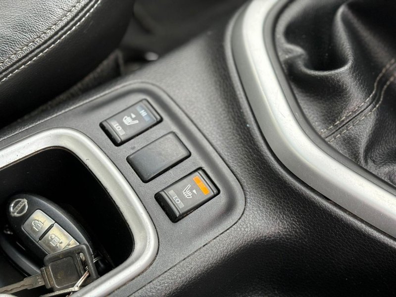 NISSAN NAVARA