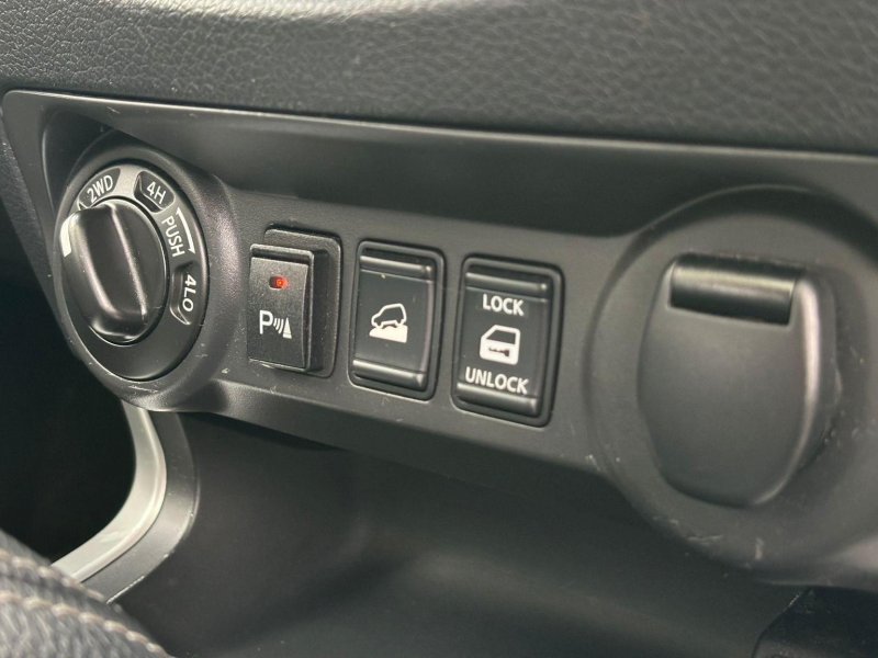 NISSAN NAVARA