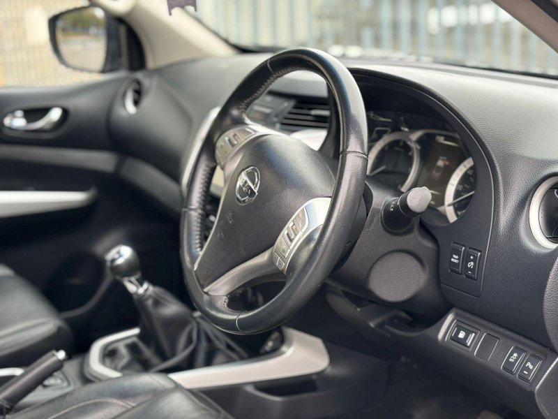 NISSAN NAVARA