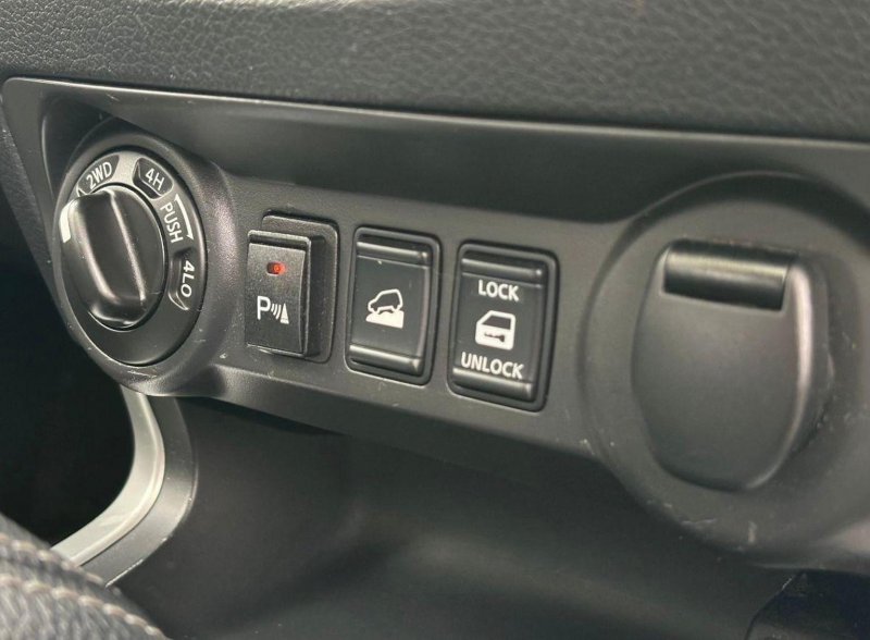 NISSAN NAVARA