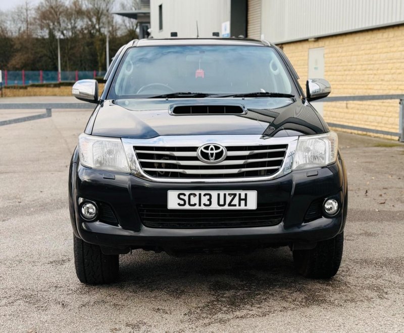TOYOTA HILUX