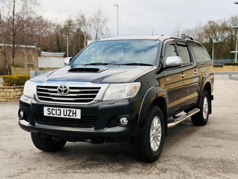 TOYOTA HILUX