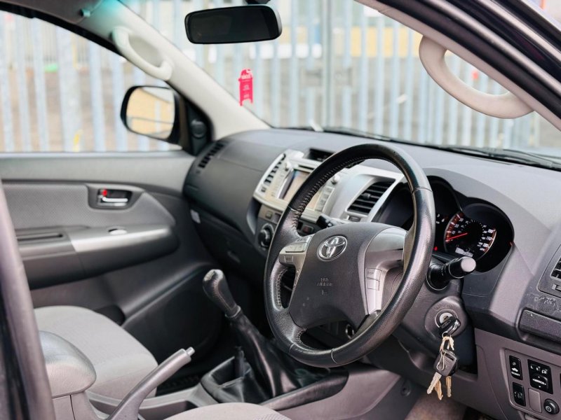 TOYOTA HILUX