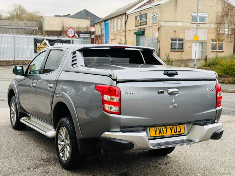 MITSUBISHI L200