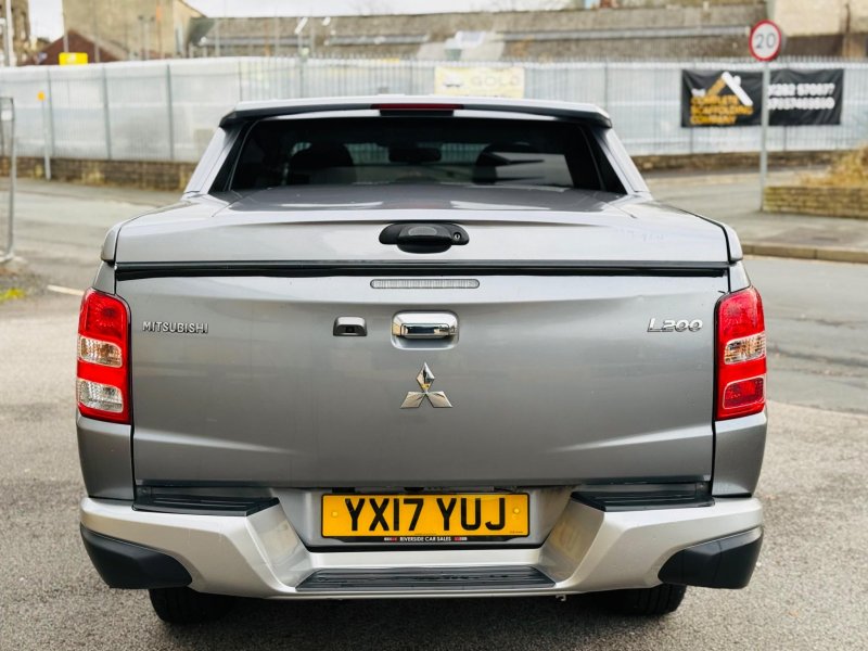 MITSUBISHI L200