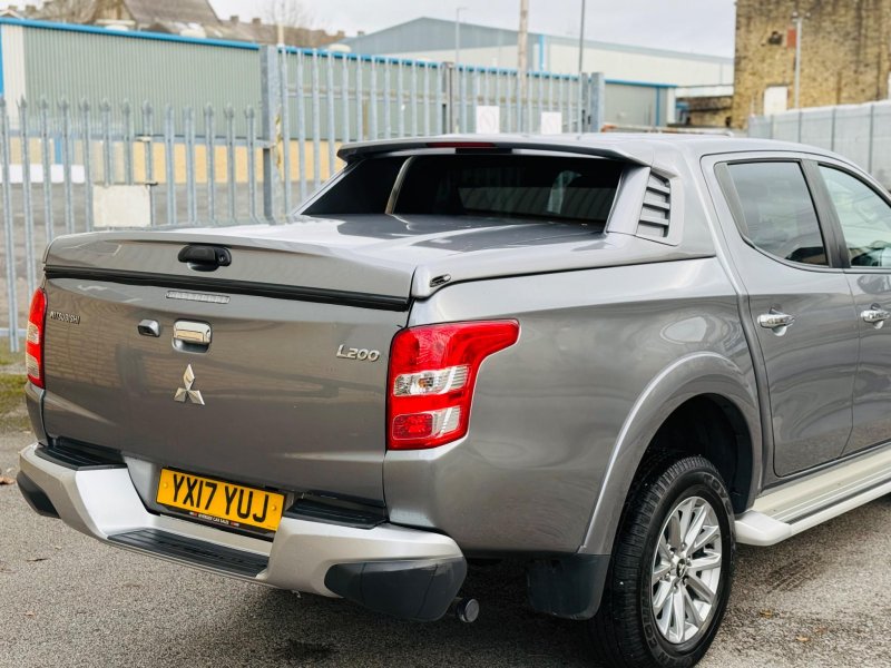 MITSUBISHI L200