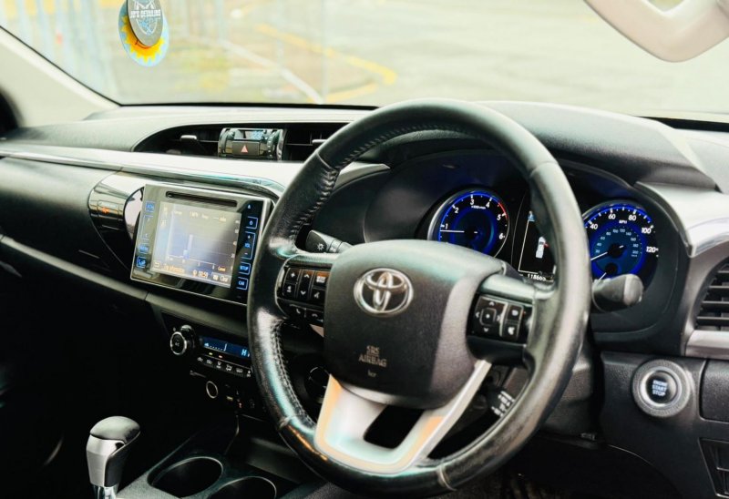 TOYOTA HILUX