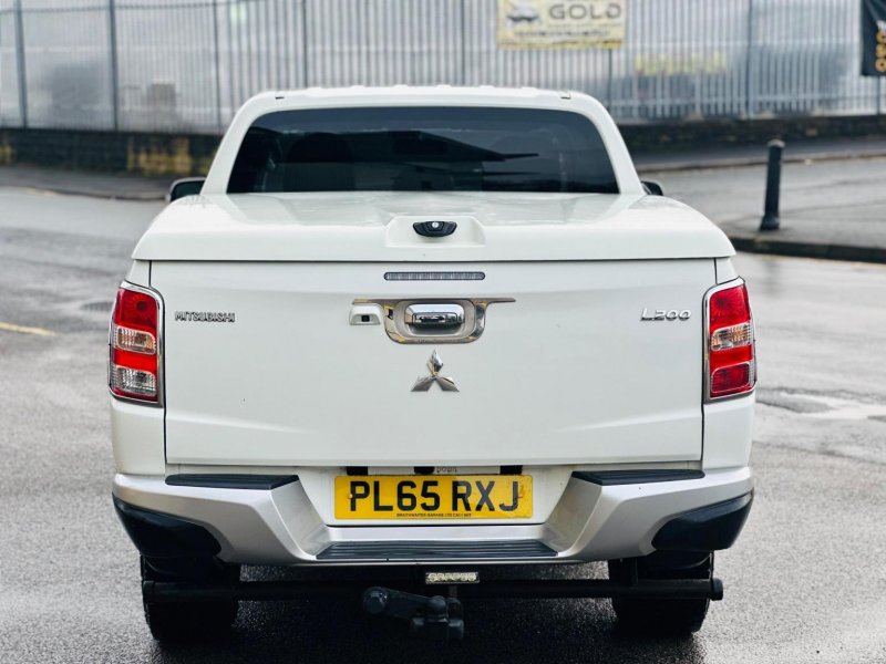MITSUBISHI L200