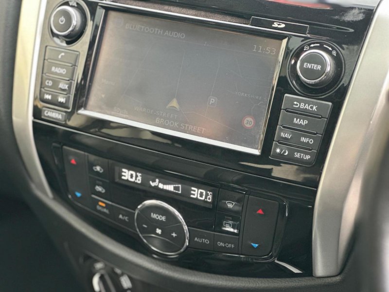 NISSAN NAVARA